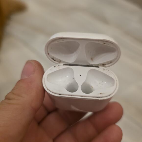 Apple AirPods 2nd Generation with Wireless Charging Case - White + Case Only - Picture 12 of 12